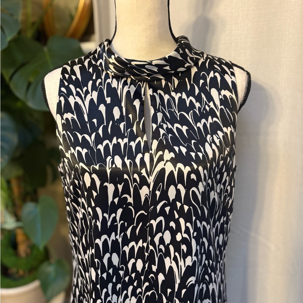 Tahari Black and White Abstract Patterned Mini Sheath Dress - Picture 4 of 11